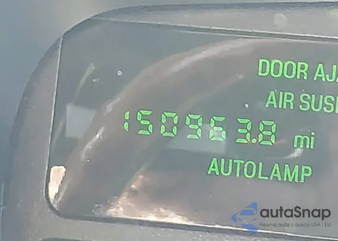 2003 Lincoln Town Car Signature z USA, uszkodzony, nr VIN 1LNHM82W93Y653757